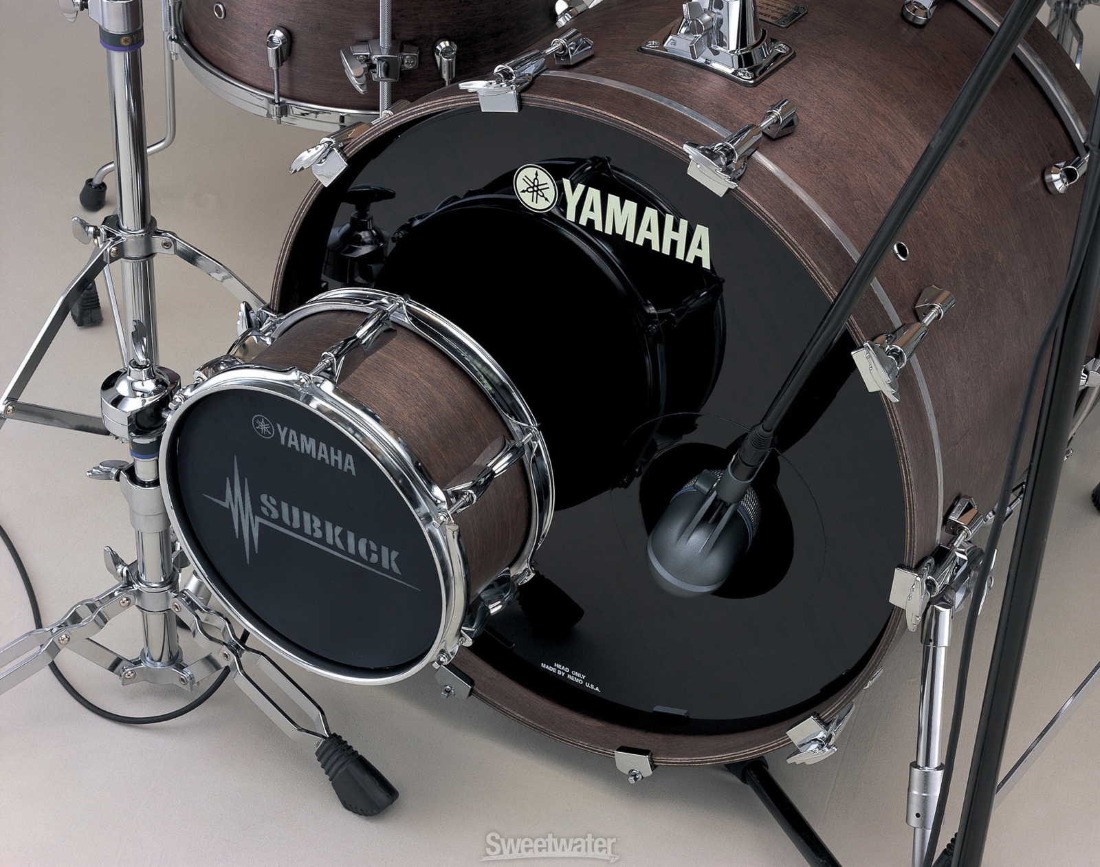 K bass. Yamaha subkick Mic. Микрофон Yamaha subkick. Yamaha бас барабан. Yamaha Kick Drum Mic.